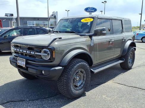 Certified 2025 Ford Bronco Outer Banks w/ Sasquatch Package AWD/4WD image 2