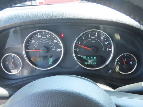 Used 2013 Jeep Wrangler Unlimited Sahara w/ Connectivity Group AWD/4WD image 25