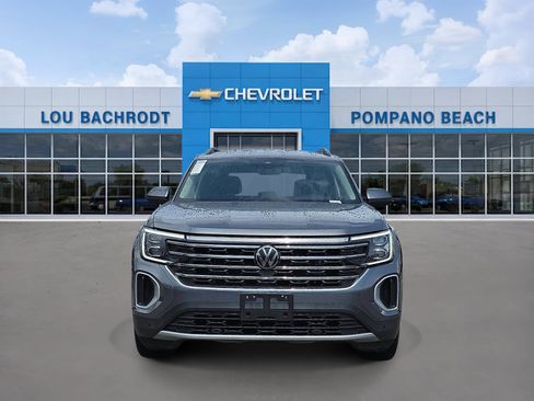 Used 2024 Volkswagen Atlas SE AWD/4WD image 2