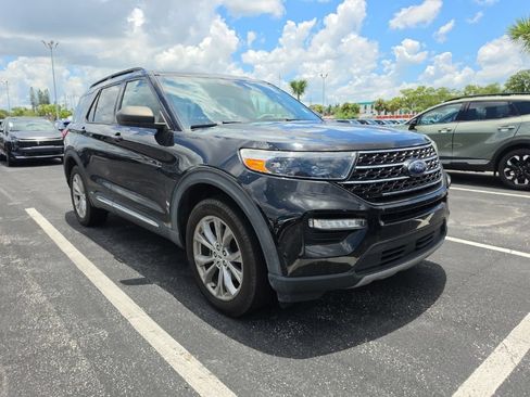 Used 2020 Ford Explorer XLT w/ Equipment Group 202A AWD/4WD image 2