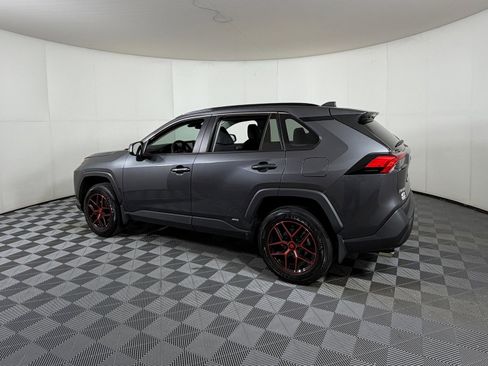 Used 2022 Toyota RAV4 XLE image 3