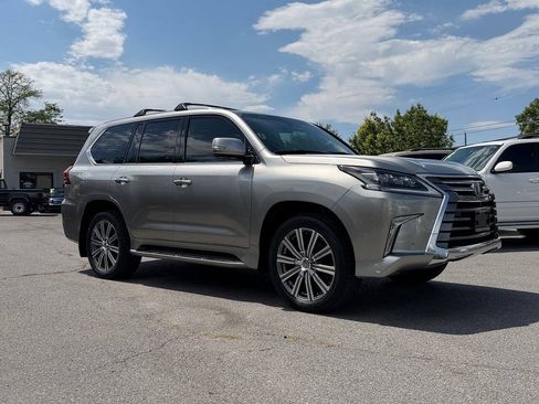 Used 2017 Lexus LX 570 4WD w/ Luxury Package image 6