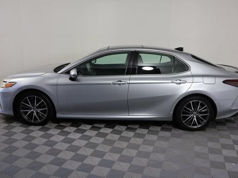 Used 2022 Toyota Camry XLE w/ Navigation Package FWD image 5