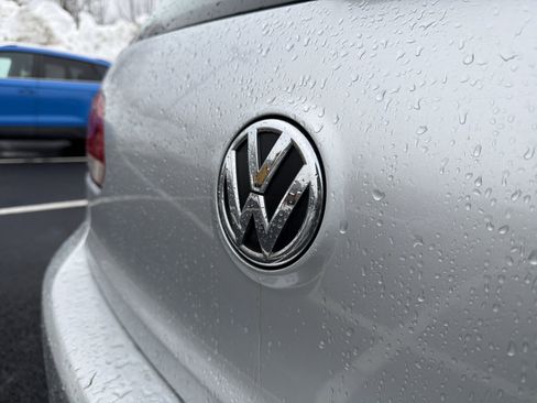 Used 2011 Volkswagen Golf TDI image 32