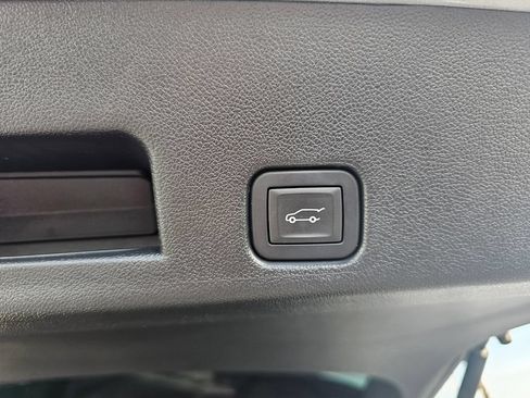 Used 2025 Chevrolet Traverse LT w/ Driver Confidence Package FWD image 13
