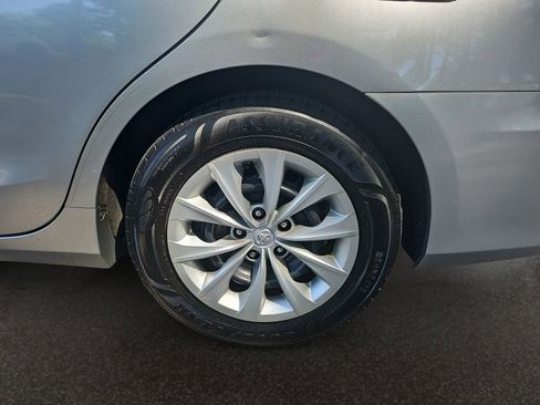 Used 2017 Toyota Camry LE w/ Four Season Floor Mat Package FWD image 40