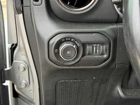 Used 2021 Jeep Wrangler Unlimited Sahara AWD/4WD image 18