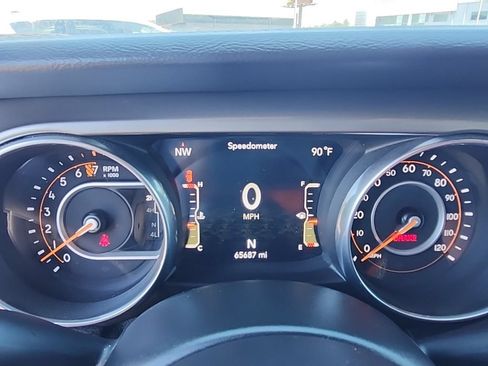 Used 2018 Jeep Wrangler Unlimited Sahara AWD/4WD image 12
