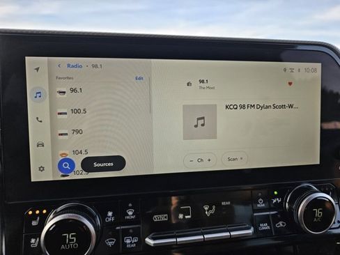 Used 2025 Toyota Highlander Platinum image 29