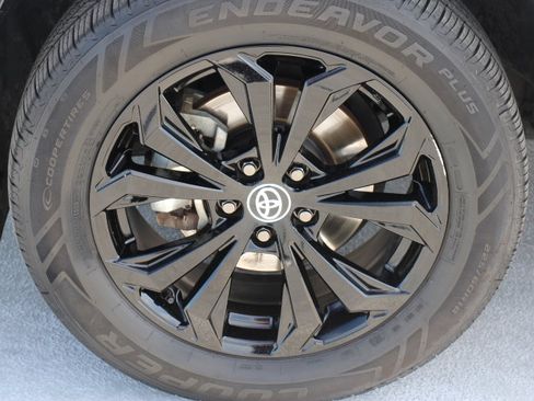 Used 2023 Toyota RAV4 XSE AWD/4WD image 9