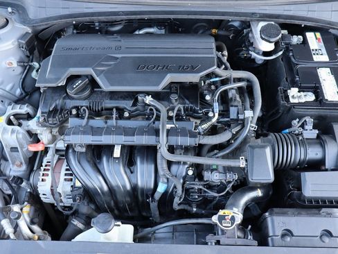 Used 2021 Hyundai Elantra SE image 27