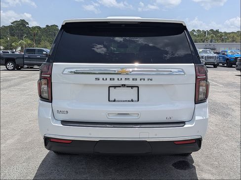 Used 2024 Chevrolet Suburban LT w/ Luxury Package AWD/4WD image 6