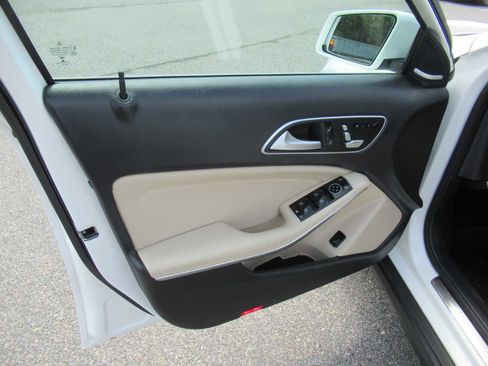 Used 2020 Mercedes-Benz GLA 250 4MATIC image 26