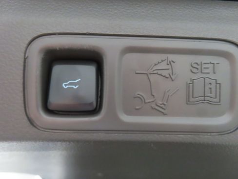 Used 2019 Ford Expedition Limited w/ Equipment Group 302A AWD/4WD image 37