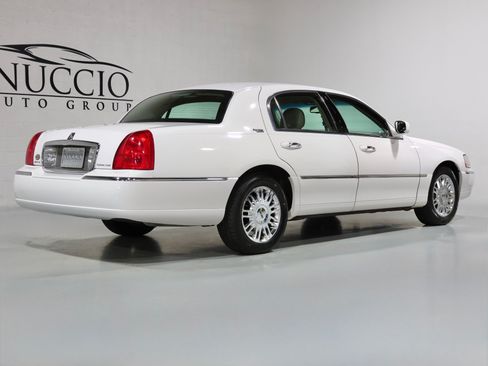 Used 2008 Lincoln Town Car Signature Limited RWD image 14