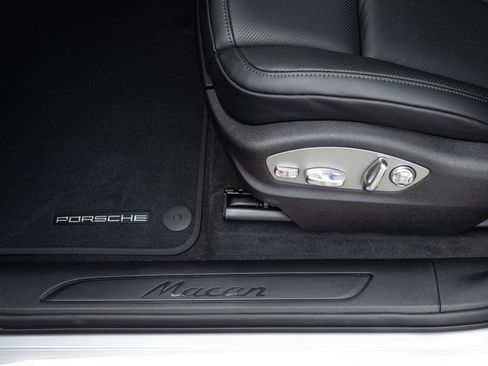 Certified 2026 Porsche Macan AWD/4WD image 20
