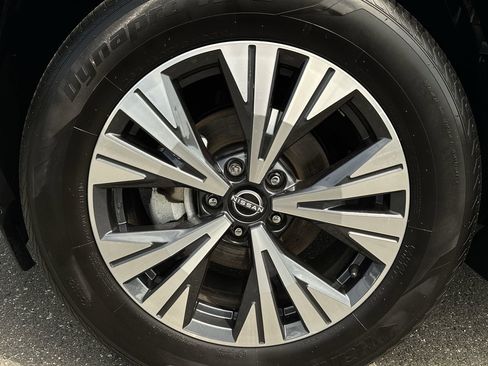 Used 2023 Nissan Rogue SV image 10