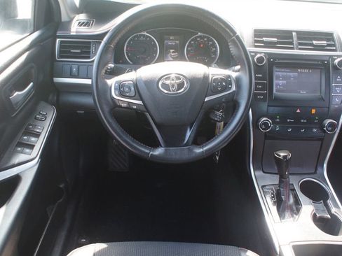 Used 2017 Toyota Camry SE w/ Protection Package (Q2) FWD image 5