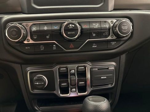 Used 2023 Jeep Gladiator Sport image 13