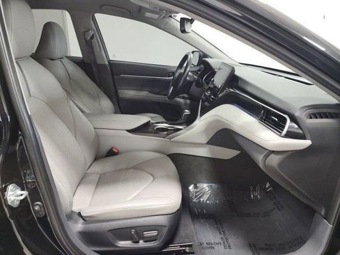 Used 2024 Toyota Camry XLE w/ Cold Weather Package image 15