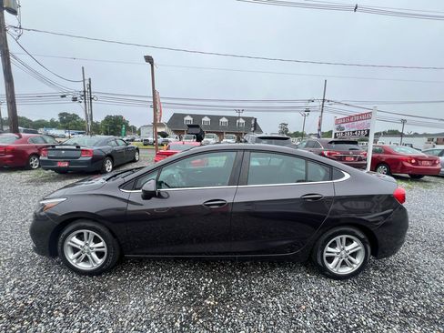 Used 2017 Chevrolet Cruze LT FWD image 4