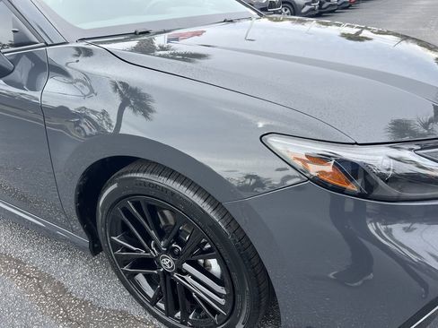 Used 2025 Toyota Camry SE w/ Convenience Package image 2