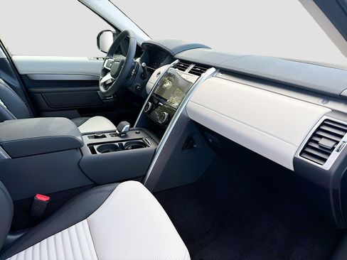New 2026 Land Rover Discovery Limited Edition image 15