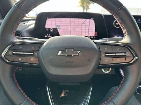 Used 2025 Chevrolet Traverse RS image 22