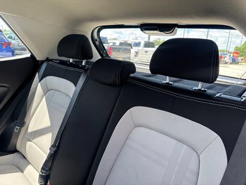 Used 2025 Hyundai Venue SEL FWD image 21