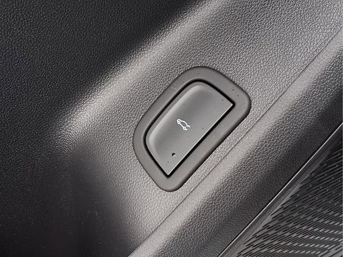 New 2026 Chevrolet Traverse Z71 w/ Driver Confidence Package image 13