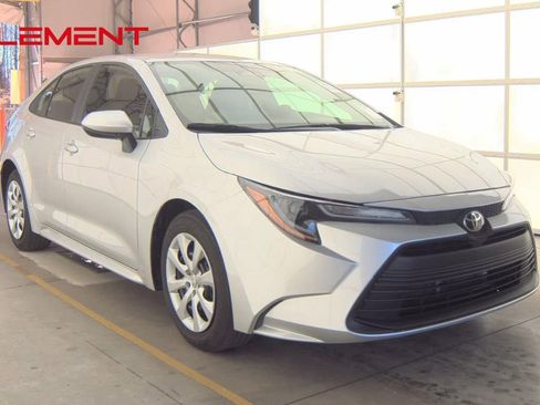 Used 2025 Toyota Corolla LE image 4