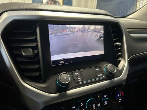 Used 2023 GMC Acadia SLT image 19