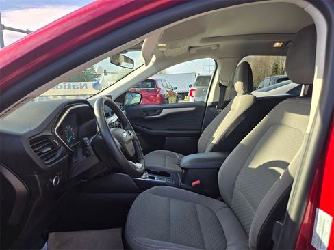 Used 2022 Ford Escape SE w/ SE Sport Appearance Package image 12