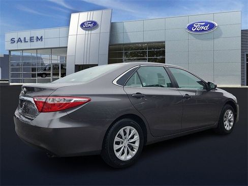 Used 2017 Toyota Camry LE image 3