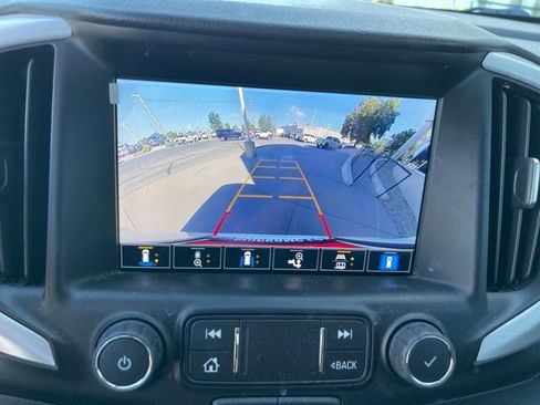 Used 2022 GMC Terrain SLT w/ Tech Package AWD/4WD image 9