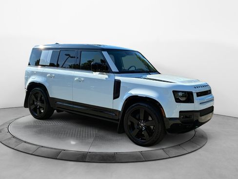 Certified 2025 Land Rover Defender 110 X-Dynamic SE AWD/4WD image 3