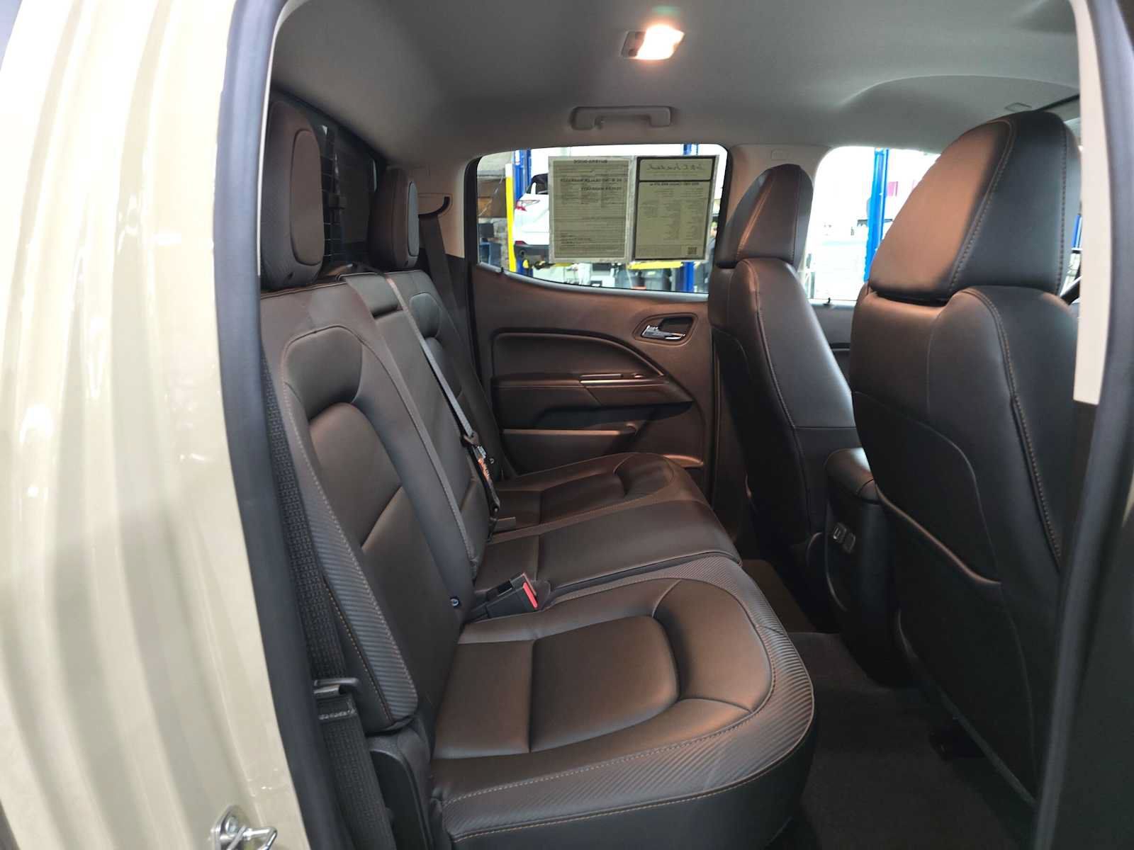 Used 2022 GMC Canyon AT4 w/ Trailering Package AWD/4WD image 12