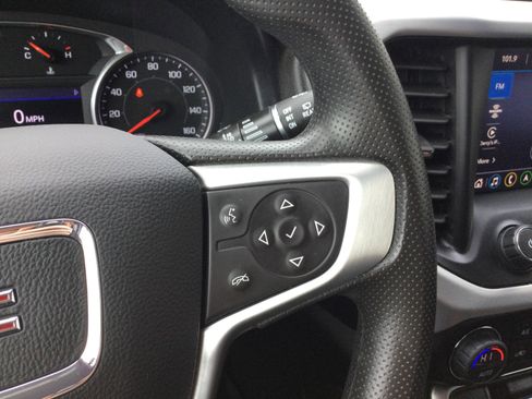 Used 2022 GMC Acadia SLE w/ Driver Convenience Package image 16