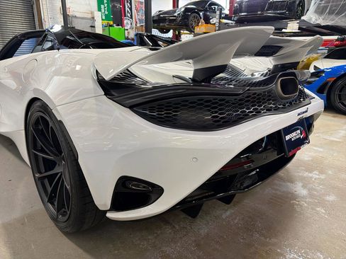 Used 2025 McLaren 750S Spider image 24