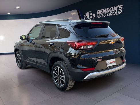 Used 2025 Chevrolet TrailBlazer LT image 3