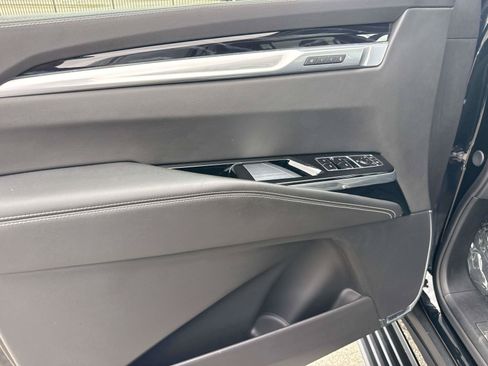 Used 2025 Cadillac Escalade ESV Sport AWD/4WD image 24
