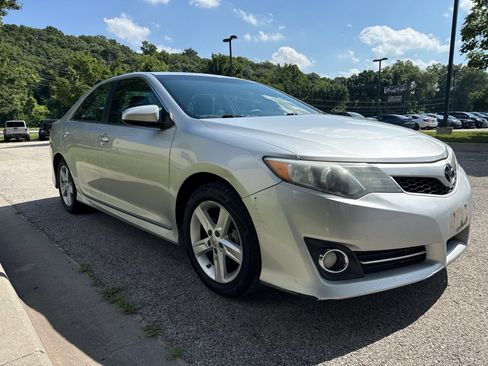 Used 2014 Toyota Camry SE w/ Fleet Convenience Package FWD image 3