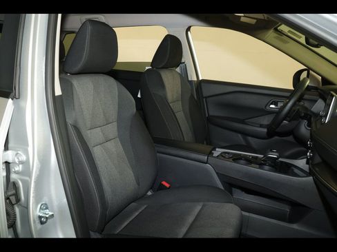 Used 2025 Nissan Rogue SV AWD/4WD image 29