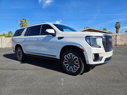 Used 2023 GMC Yukon XL Denali Ultimate image 1