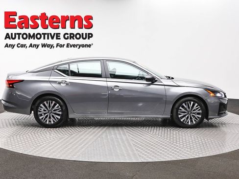 Used 2025 Nissan Altima 2.5 SV image 4