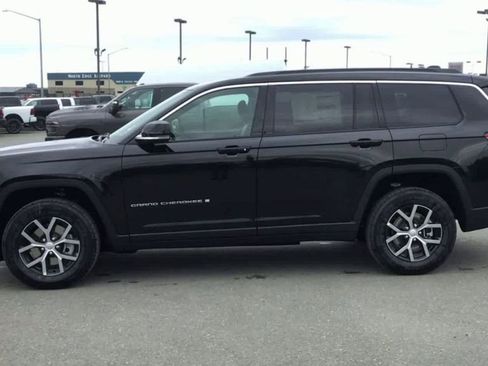 New 2025 Jeep Grand Cherokee L Limited w/ Luxury Tech Group II image 5