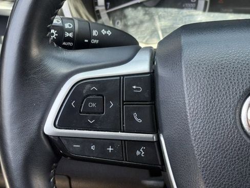 Used 2022 Toyota Highlander XLE FWD image 14