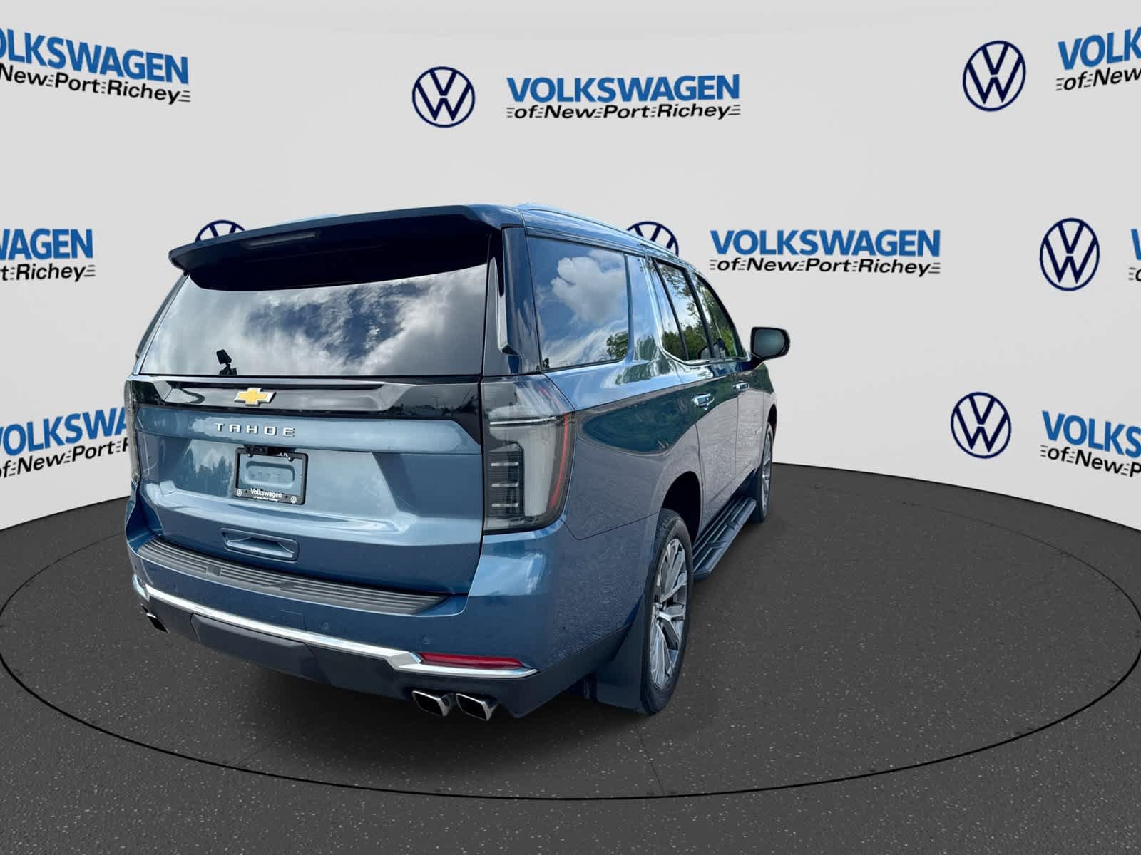 Used 2025 Chevrolet Tahoe High Country AWD/4WD image 14
