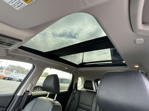 Used 2025 Nissan Rogue SL w/ SL Premium Package image 21