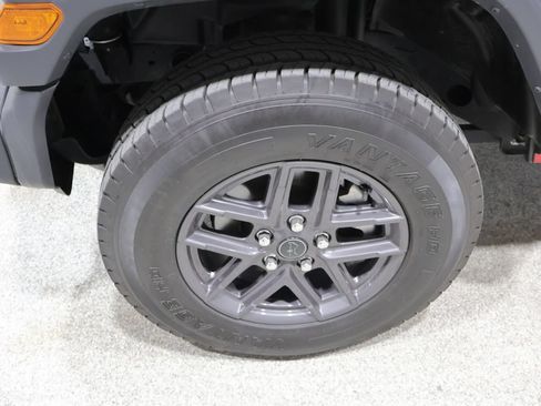 Used 2025 Jeep Wrangler Unlimited Sport AWD/4WD image 8